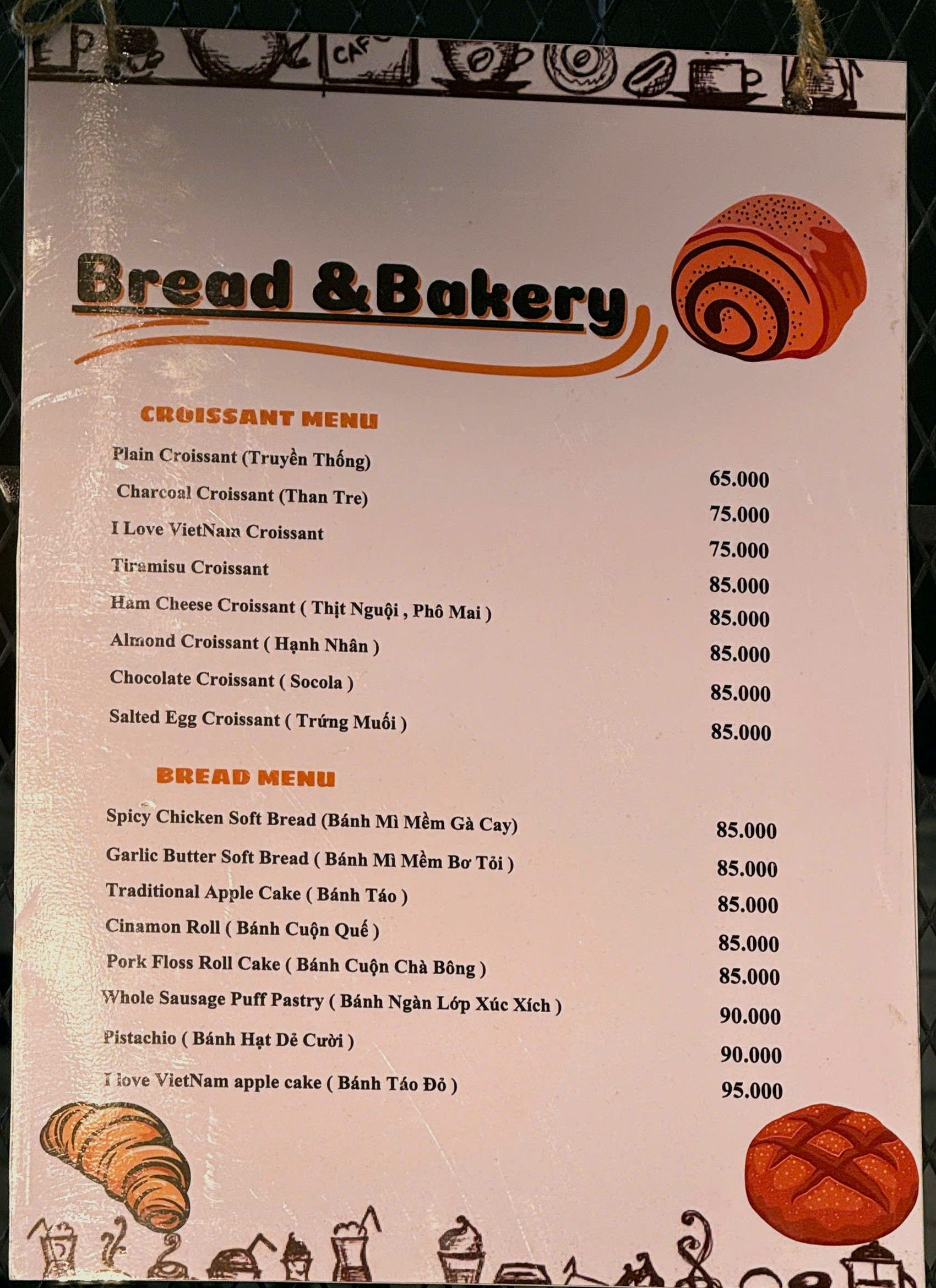 Bảng giá Bread & Bakery treo trong quán, ghi giá từng loại croissant và bánh mì